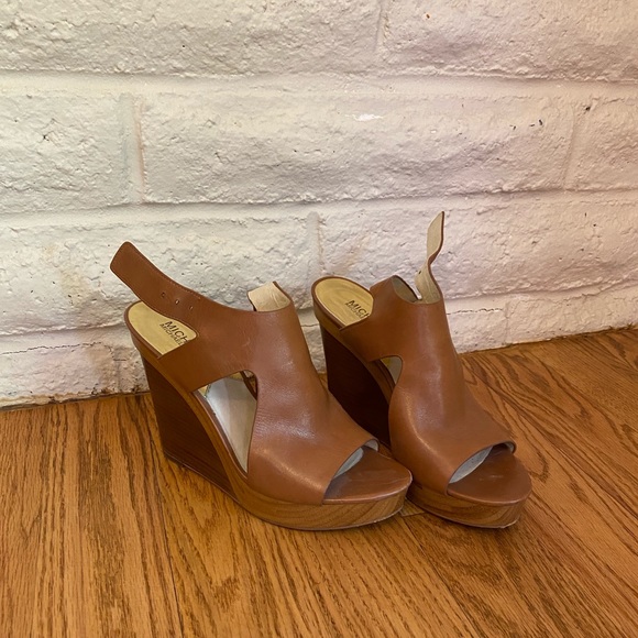 Light brown/camel open toe wedge heels - Picture 2 of 6